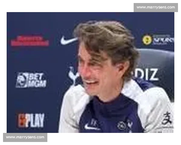 赛后碰杯的对手：弗兰克与莫耶斯的酒友情谊